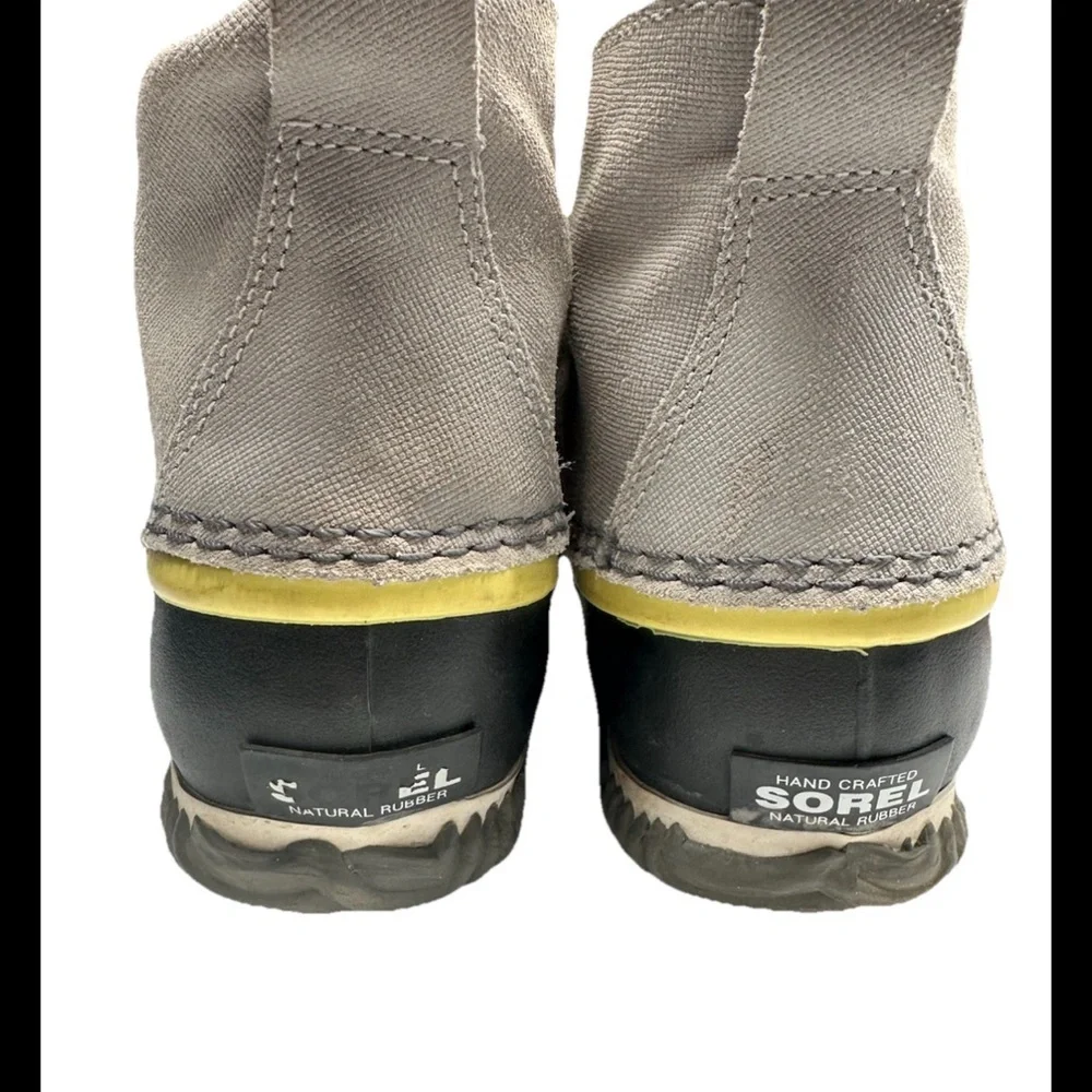 SOREL Womens In and Out Gray Black Suede Rubber Ankle Boots Sz 10 Runs small